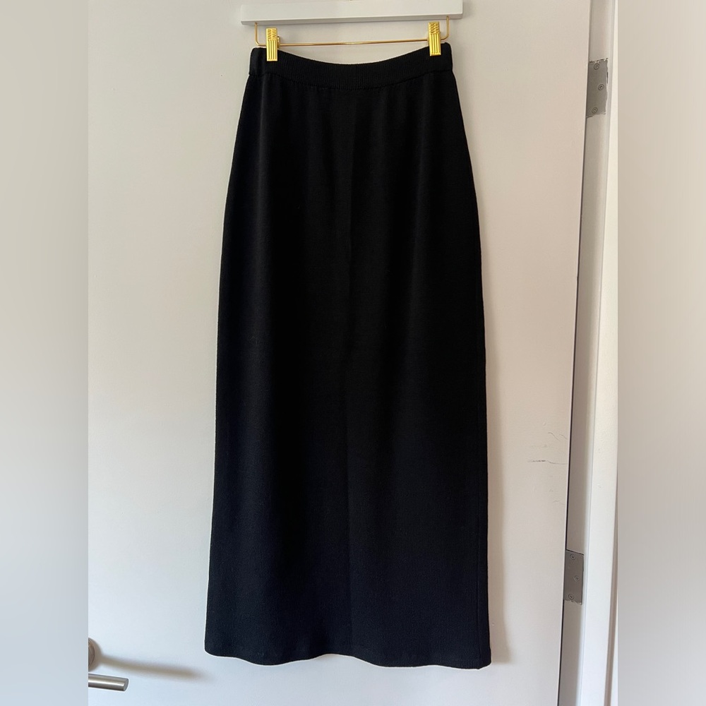 St. John Basic Classic Black Wool Skirt - Picture 8 of 10